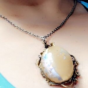 Elegant Bronze and Resin Cream Pendant Necklace